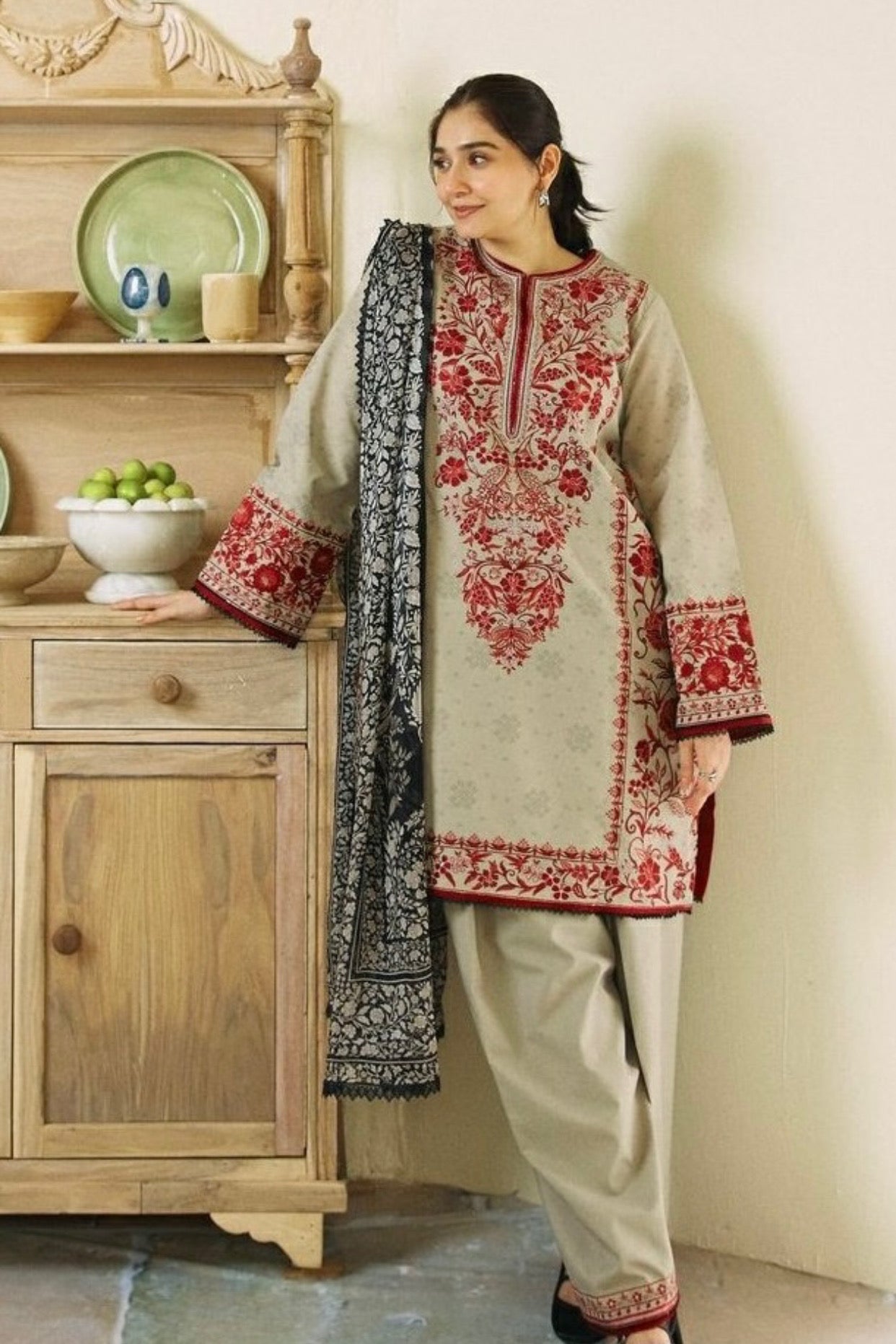 Bana Dora Embroidered 3PC Lawn With Bana Dora Printed Dupatta